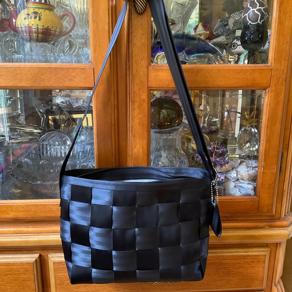 Authentic Harveys Seat Belt Bag. Elegant Black Woven Shoulder Bag